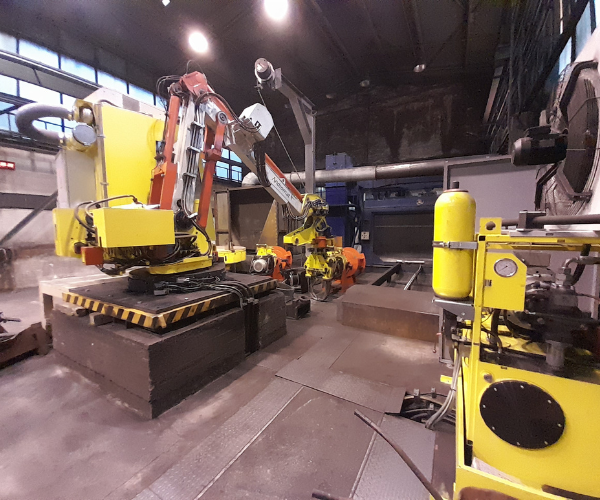 Změna technologie 5-osého centra za Brusný manipulátor