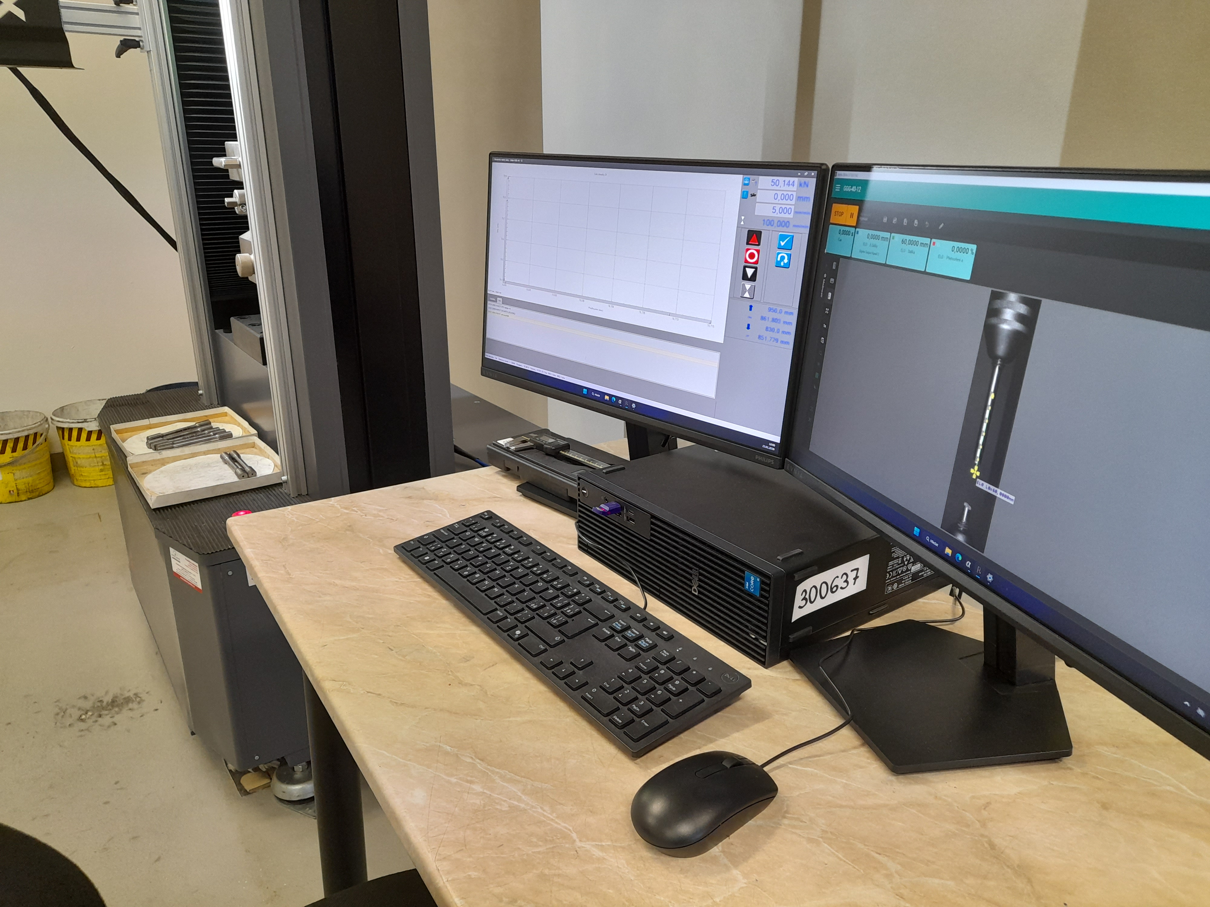 Zkušebna - Trhací stroj TESTOMETRIC XFS500